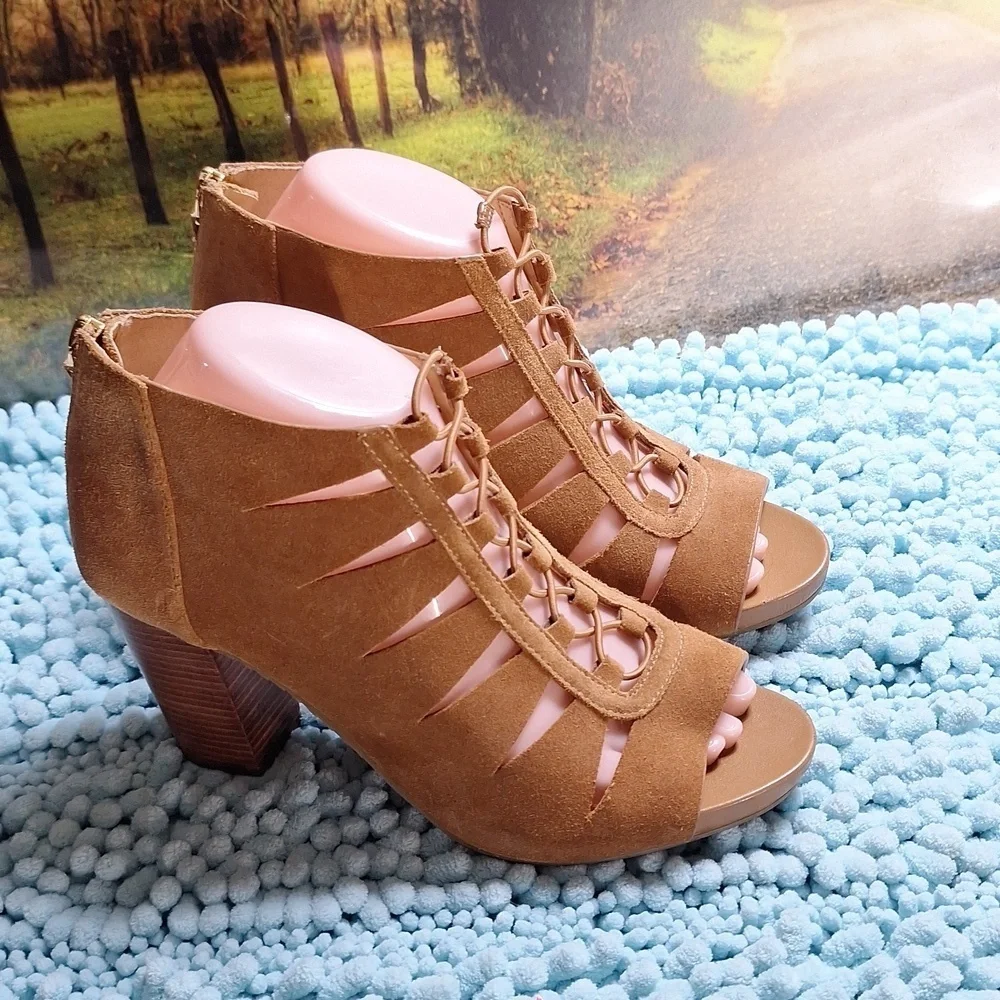 Michael Kors size 8 suade brown heels